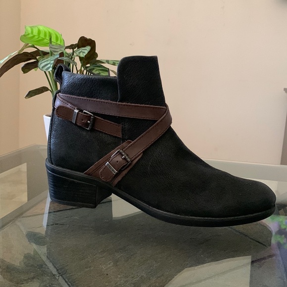 BUSSOLA Alesia Strap Ankle Boots - Picture 13 of 13